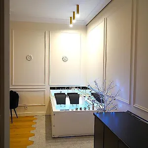 spacious-city-centre-apartment.krakowhotelspoland.com/